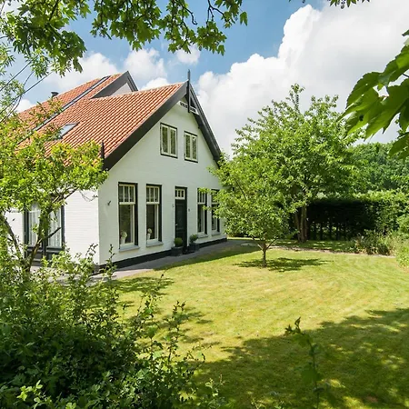 Дом отдыха Peaceful Dune Retreat With Garden Схорл