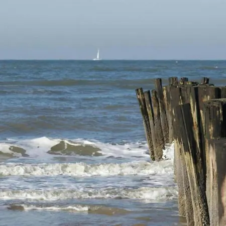 Peaceful Dune Retreat With Garden *