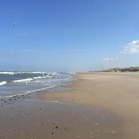 Дом отдыха Peaceful Dune Retreat With Garden Схорл