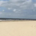 בית נופש Peaceful Dune Retreat With Garden סחורל