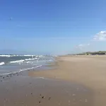 בית נופש Peaceful Dune Retreat With Garden סחורל