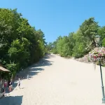 בית נופש Peaceful Dune Retreat With Garden