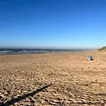 Peaceful Dune Retreat With Garden בית נופש סחורל